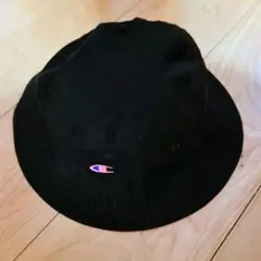 【美品】チャンピオン バケットハット 黒 ピンク刺繍 帽子 ハット ロゴ