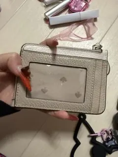 kate spade ベージュ パスケース