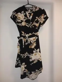 【新品】　SHEIN　150　ワンピースのサムネイル