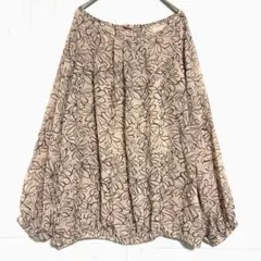 アーバンナウ　ボートネック ボタニカル柄 シアーブラウス　ベージュ　Mのサムネイル