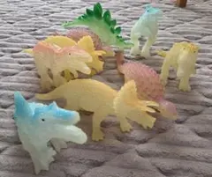 恐竜　おもちゃ　フィギュア