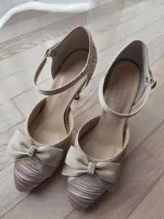 リボン付きベージュ　ヒールパンプス　結婚式　パーティー
