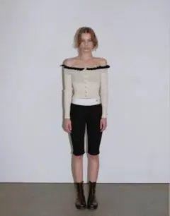 最終お値下げオーバードューフレアoverdueflair　オフショルダーニット