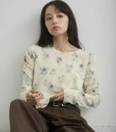 Kastane ニュアンスブルームトップス アイボリー