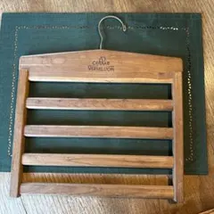 ヴィンテージ、CEDAR VERMILION 木製4段衣類ハンガー