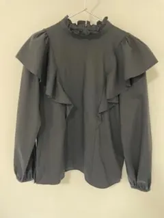 クレストブリッジ　ブルーレーベル　フリル付き長袖ブラウス　ブラック