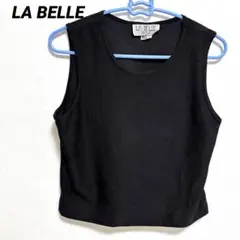 黒タンクトップ