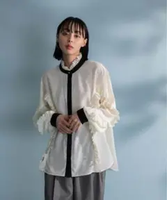 Eimee Law フリルスリーブ スタンドカラーブラウス