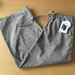 新品タグ付き　グレージュ　カジュアルパンツ　M