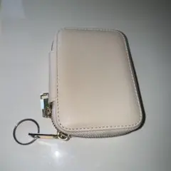 ベージュ ホワイト　キーケース【2月末で削除します】