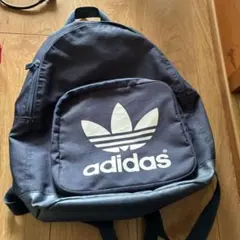 adidas ネイビー ロゴバックパック