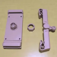 タブレットホルダー　スマホホルダー　　3COINS　スリーコインズ　後部座席