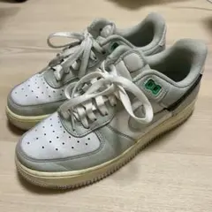 NIKE AIR FORCE 1 '07 LV8　DZ2522-001