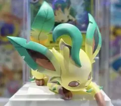 海外限定　正規品　ポケモンカード　リーフィア カード　フィギュア
