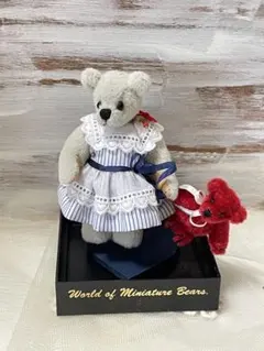 #738 ワールドオブミニチュアべアーMarie くまのぬいぐるみを持ったベア