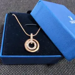 Swarovski ゴールド リング型ペンダント ネックレス