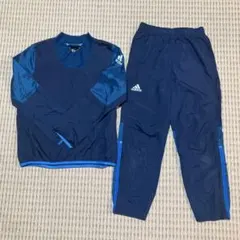 アディダス