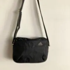 アディダスショルダーバッグ，黒色
