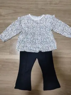 【美品】花柄トップス　黒フレアパンツ　セット 90cm