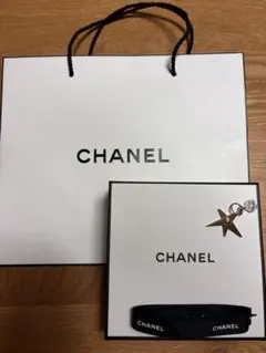 CHANEL ギフトボックス 箱（リボン、チャーム付き）