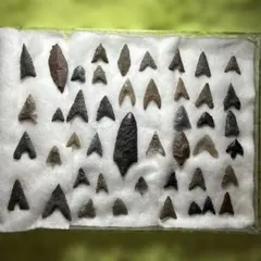 石鏃(やじり)セット【出土品】25点！ほぼ完品！ 石鏃(やじり)セット【出土品】25点！ほぼ完品！ - メルカリ