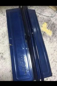 中古/赤色金属製工具箱/ボックス/横82㎝.縦28㎝.高さ20㎝/頑丈取っ手