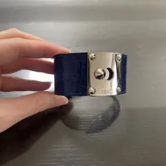 完売品　FENDI レザーバングル