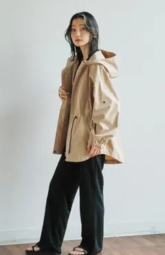 ベージュ フード付きジャケット UVカット