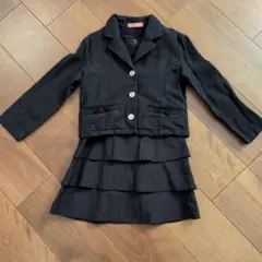 黒ジャケット付きワンピース