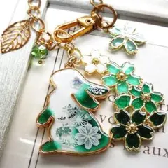 【SALE】緑グラデーションの桜うさぎバッグチャーム　レジン