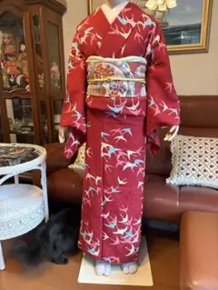 赤いつばめ柄の着物と帯