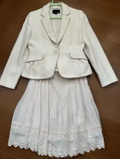 アイボリー ジャケットとスカートのセットアップ