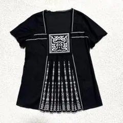 極美品✨ヴィヴィアンタム　ブラウス 刺繍　プリーツ 異素材 紋章デザインのサムネイル