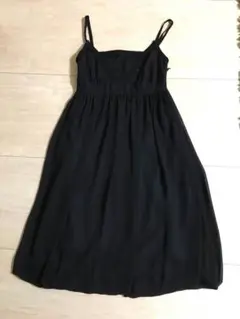 結婚式、二次会に最適！黒のワンピース