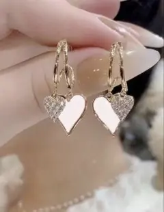 ハート型フープピアス 白とクリスタル