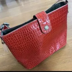 赤いクロコダイル風ショルダーバッグ
