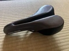 自転車 ロードバイク サドル ブラウンのサムネイル