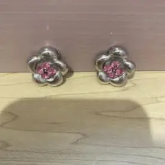お花　ピンク　イヤリングのサムネイル