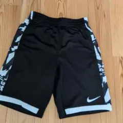 NIKE DRI-FIT ハーフパンツ ブラック Lサイズ150〜160のサムネイル