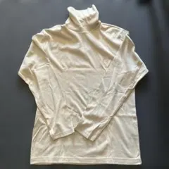 ユニクロ　未使用品　ソフトタッチ　タートルネック カットソー 長袖 ベージュ