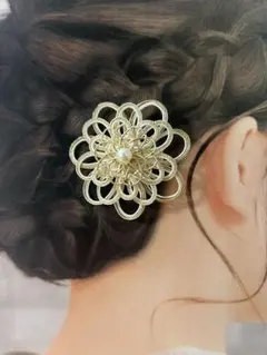 水引のヘアクリップ　和装　髪飾り　花　ゴールド×ホワイト　【ハンドメイド】