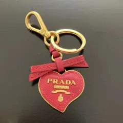 PRADA ハート型キーホルダー
