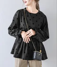 水玉ペプラムトップス　ブラック