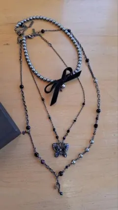 【美品　箱付き　限定品】ANNA SUI 　三連バタフライ ネックレス
