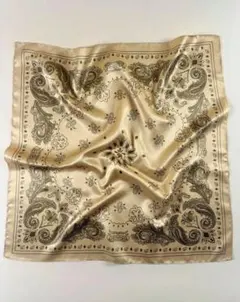 新品　ゴールド　ベージュ バンダナ柄 スカーフ 60cm