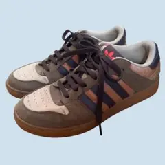 adidas スニーカー
