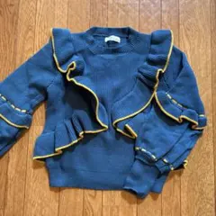 青いフリルニット