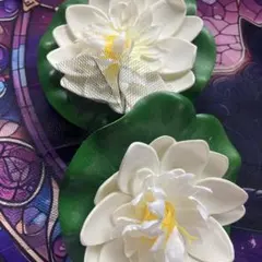 수제 물고기 산란대 (일본 쌀, 금붕어 등), 흰 연꽃 (인공 꽃)