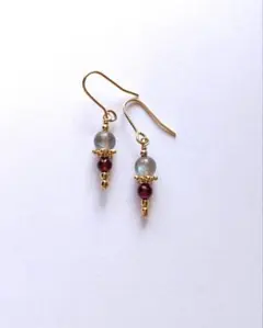 ラブラドライトとガーネットのピアス/樹脂フック/サージカルステンレス