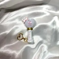 ペンライト　キーホルダー　ディズニーストア　シークレット